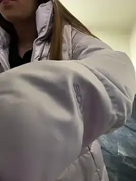 IORio2 – webcam model profile photo Image 8