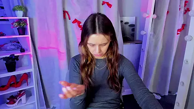 akamilasweetcm101 – webcam model profile photo Image 3