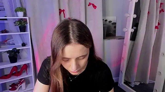 akamilasweetcm101 – webcam model profile photo Image 4