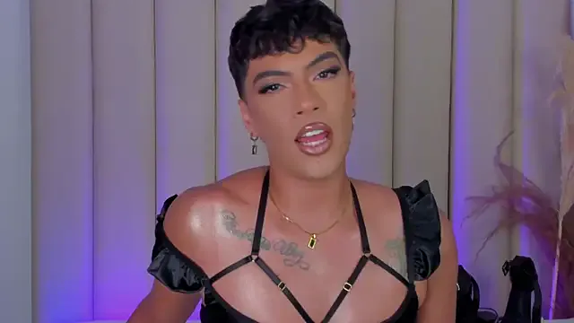 BustyBrunette44 – webcam model profile photo Image 11