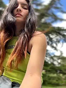 SarhaParcker – webcam model profile photo Image 4