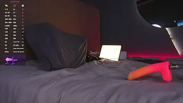 NAUGHTYaryana – webcam model profile photo Image 3