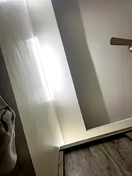 Lola_Hale – webcam model profile photo Image 2