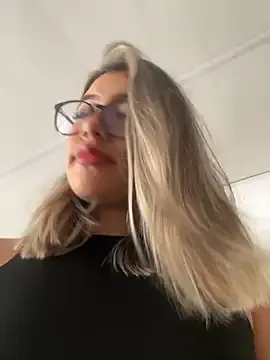 Hiiichan88 – webcam model profile photo Image 3