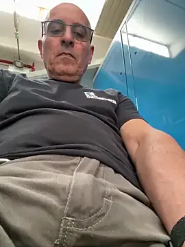 EddieAdams – webcam model profile photo Image 6