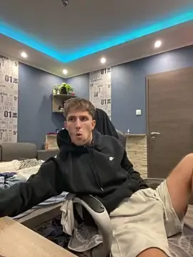 ThaniaHill – webcam model profile photo Image 14