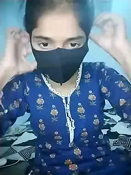 JuliettaBasset – webcam model profile photo Image 3