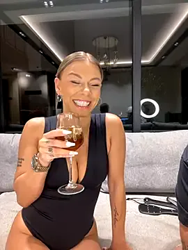 SaraMonntoya – webcam model profile photo Image 12