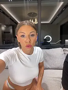 SaraMonntoya – webcam model profile photo Image 8