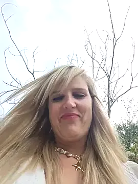 LauCamila – webcam model profile photo Image 12