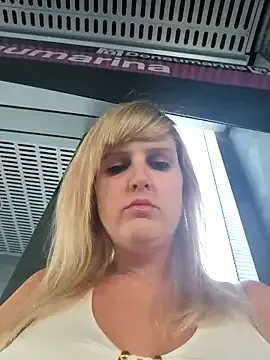 LauCamila – webcam model profile photo Image 15