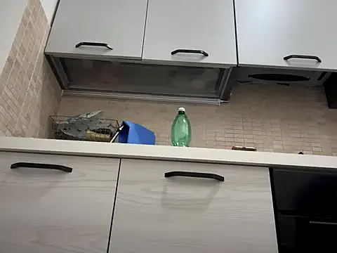 ThaniaHill – webcam model profile photo Image 3