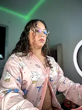 Issy_PrincesUK webcam show Image 19