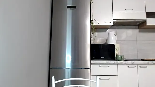 Issy_PrincesUK webcam show Image 6