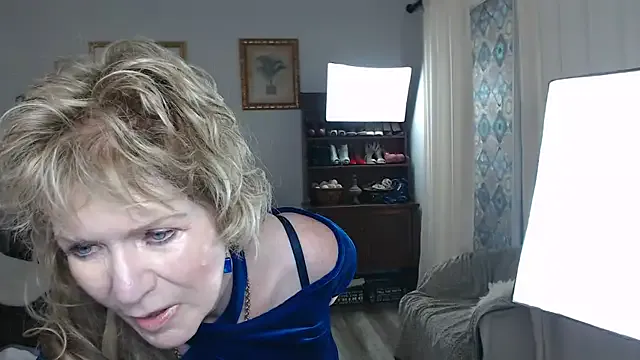 CarleeVelvet – webcam model profile photo Image 16