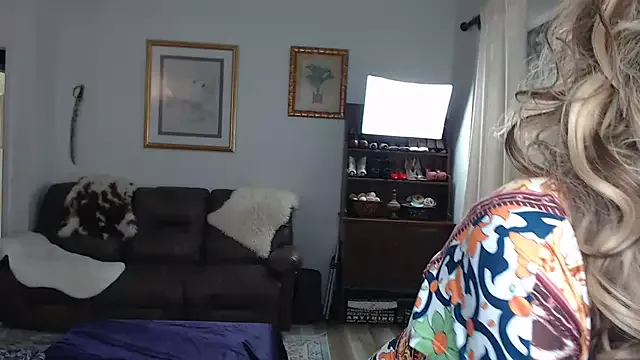 CarleeVelvet – webcam model profile photo Image 3