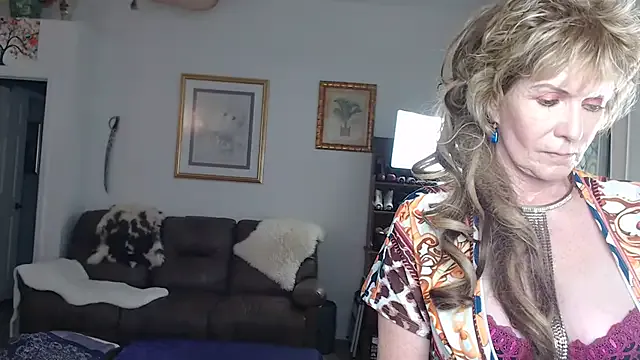 CarleeVelvet – webcam model profile photo Image 7