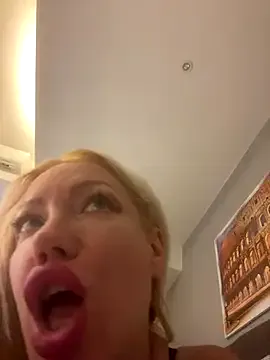 CarleeVelvet – webcam model profile photo Image 10