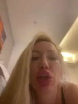 CarleeVelvet – webcam model profile photo Image 2