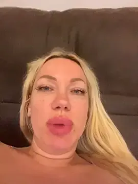 CarleeVelvet – webcam model profile photo Image 6