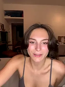 _Alicee_1 – webcam model profile photo Image 2