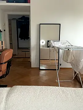 _Alicee_1 – webcam model profile photo Image 3