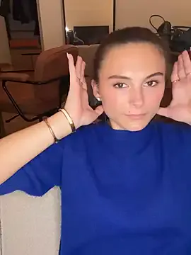 _Alicee_1 – webcam model profile photo Image 8