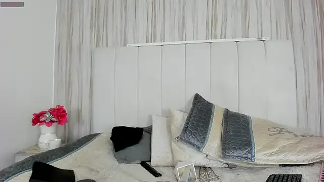 EmiliaCatalina – webcam model profile photo Image 6