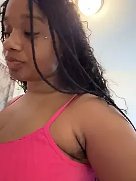 Issa_wiches – webcam model profile photo Image 19