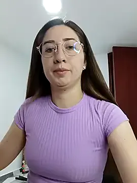 AlenaKeys – webcam model profile photo Image 2