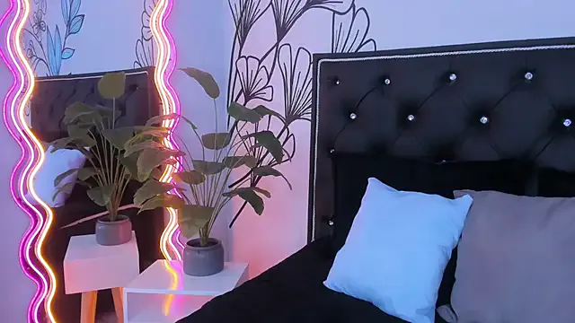 akamilasweetcm101 – webcam model profile photo Image 13