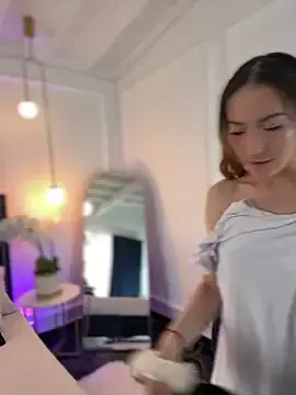 Selene-1975 – webcam model profile photo Image 4