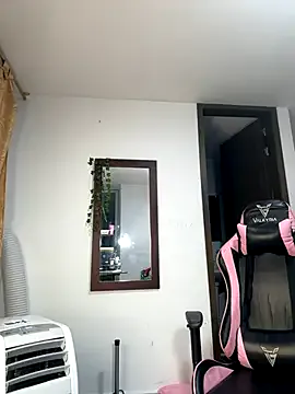 NinaMuller – webcam model profile photo Image 3