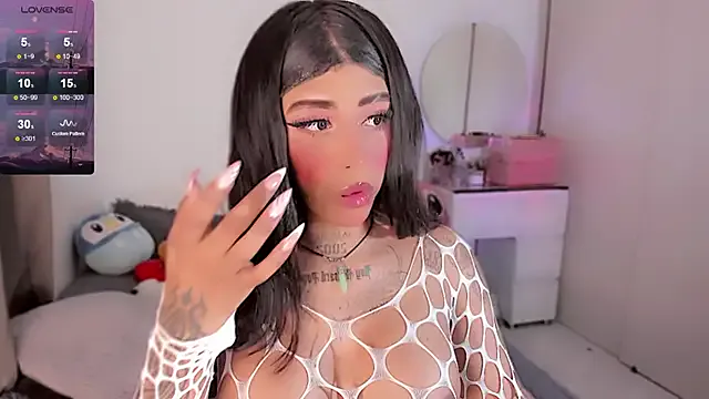 LT-333 – webcam model profile photo Image 9