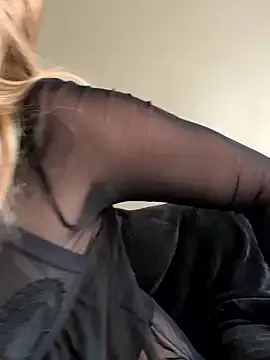 MOMO_ROSE – webcam model profile photo Image 10