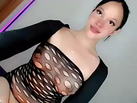 Playful_Adriana – webcam model profile photo Image 18