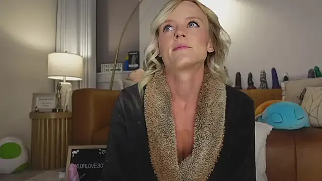 Doc524 – webcam model profile photo Image 2