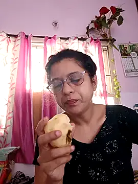 akamilasweetcm101 – webcam model profile photo Image 9