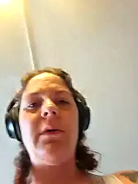 LynxRosenn – webcam model profile photo Image 2