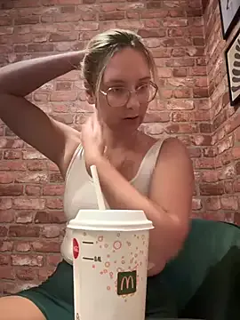 KatieeGomez – webcam model profile photo Image 10