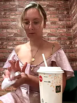 KatieeGomez – webcam model profile photo Image 11