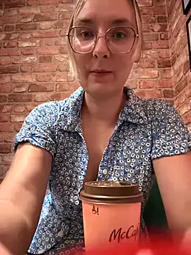 KatieeGomez – webcam model profile photo Image 18