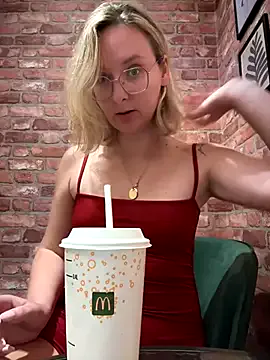 KatieeGomez – webcam model profile photo Image 9