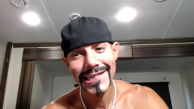 ladyred1ove – webcam model profile photo Image 12