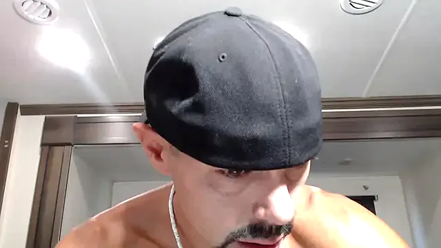 ladyred1ove – webcam model profile photo Image 15