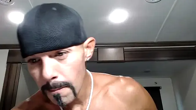 ladyred1ove – webcam model profile photo Image 8