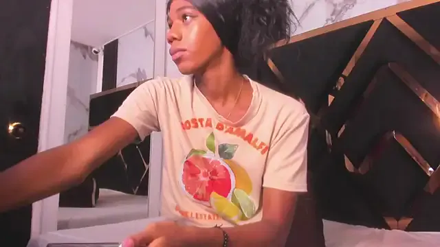 SweetAsHoneyWet4U – webcam model profile photo Image 12