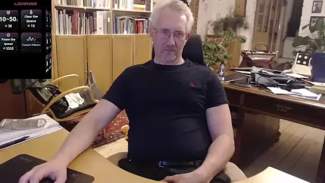 LunaHott42 – webcam model profile photo Image 2