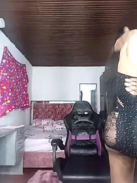 LolaLustful – webcam model profile photo Image 7