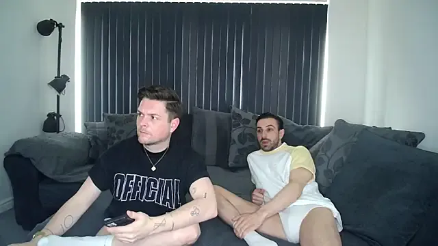 Issy_PrincesUK webcam show Image 3